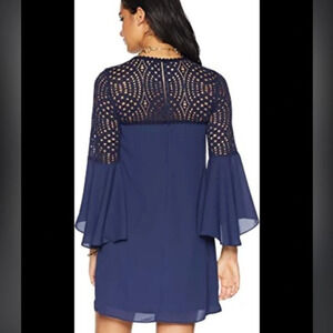 Navy blue Lilly Pulitzer amenna dress in excellent like new condition. Size 00
